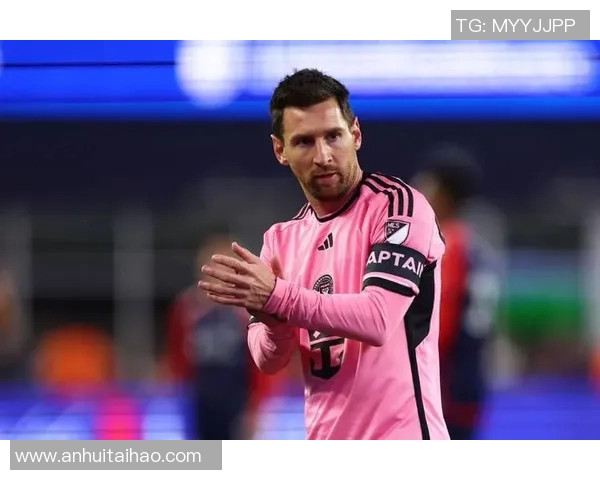 光头足球明星穿10号球衣的传奇故事与辉煌成就揭秘