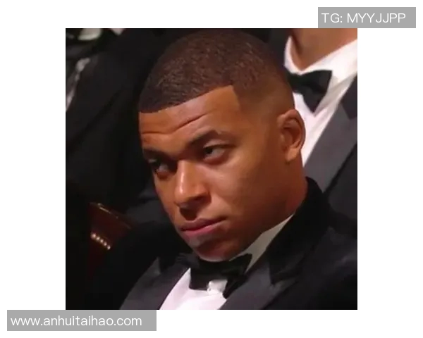 姆巴佩搞笑瞬间大盘点足球场上那些让人捧腹的趣事