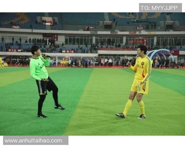 足球明星慷慨解囊捐款三百万助力慈善事业展现社会责任感