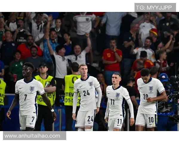 足球明星激烈冲突现场图曝光引发球迷热议与媒体关注